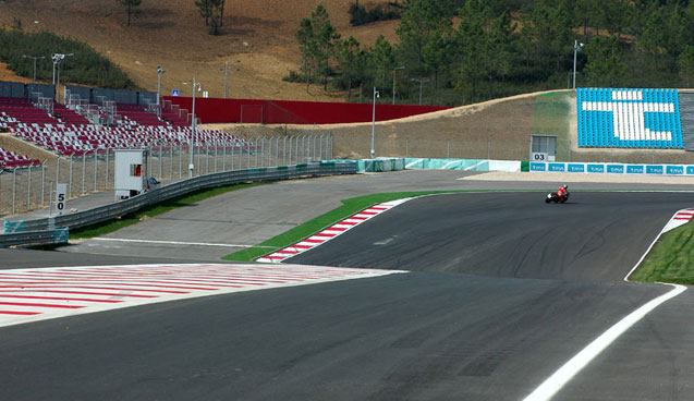 Turn 1 and pitlane exit, Circuit do Algarve, Portugal. Photo: © Marcus Potts / CMC Graphics